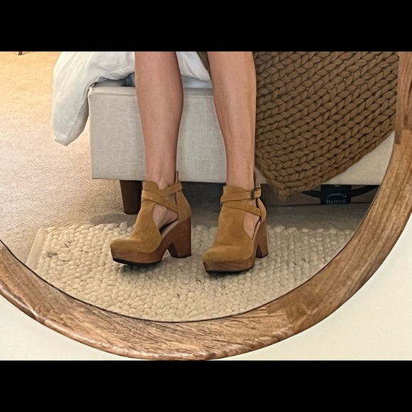 FREE PEOPLE Mustard Leather Platform Clogs Size 36 (6) - Picture 8 of 10